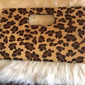 Leopard clutch